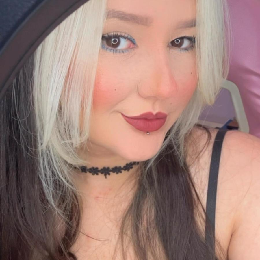 ๐ฆ call me Bella BuzzCast profile